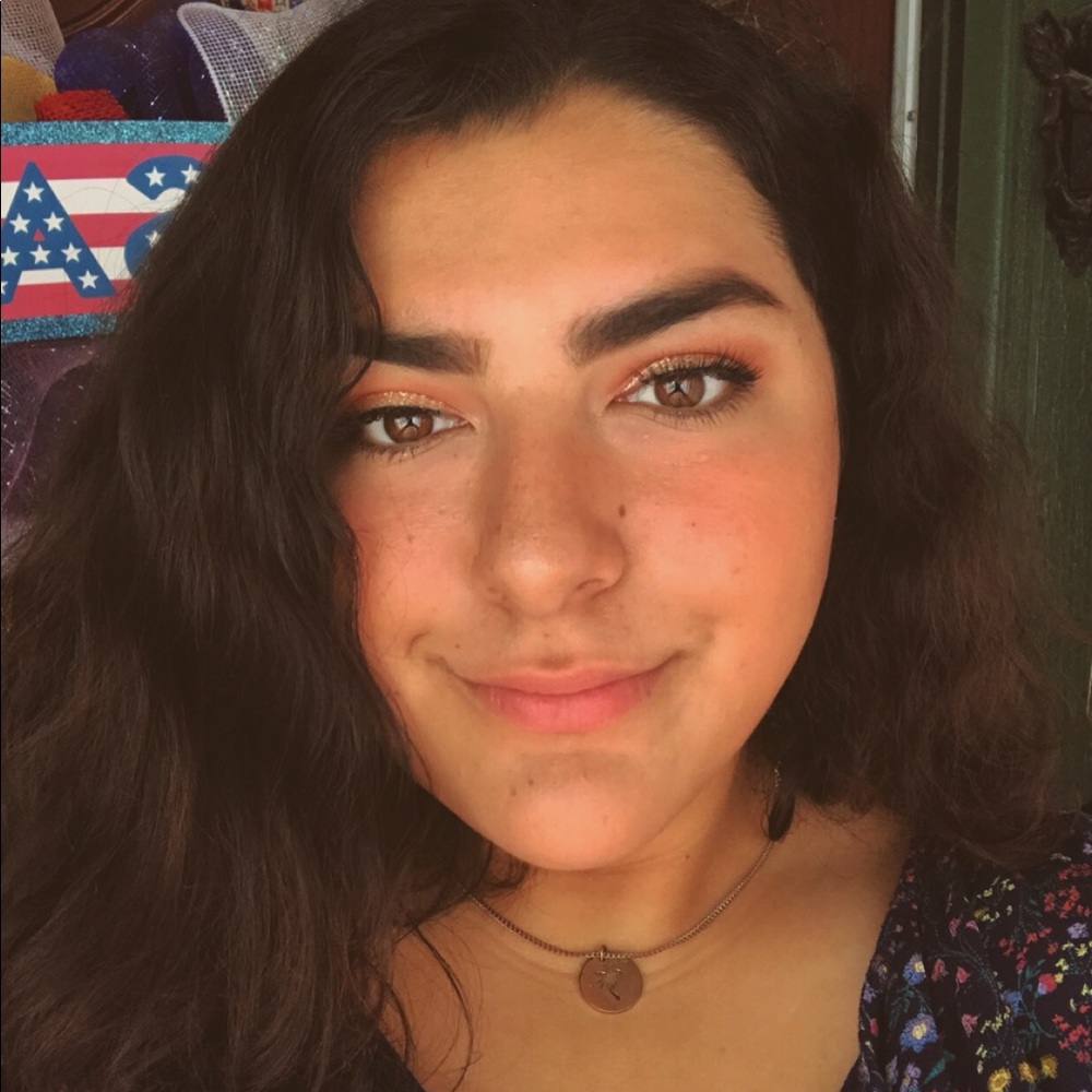 Meet your Posher, Alexis